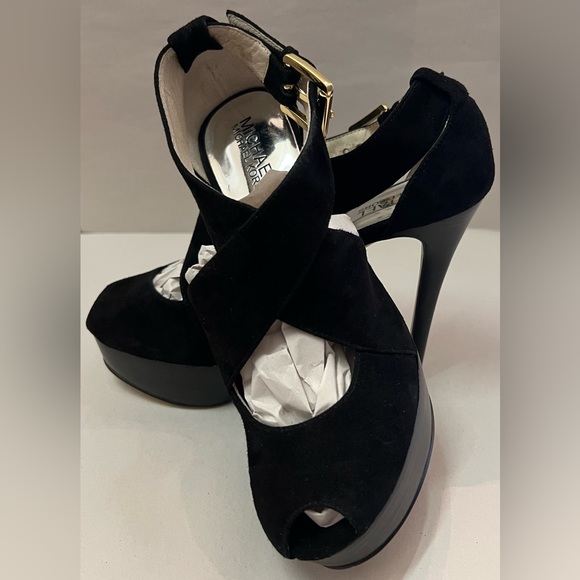 MICHAEL Michael Kors Shoes - Michael Kors 100% black suede/leather, sexy heels, worn once! Stunning shoes! 7M